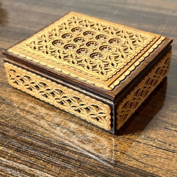 Vintage Russian Carved Artisan Trinket Box Casket Wood Latticed Pierced Panels - Picture 7 of 8